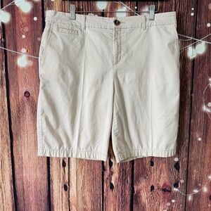 Croft & Barrow Women's Beige Stretch Twill Bermuda Shorts
Size 14